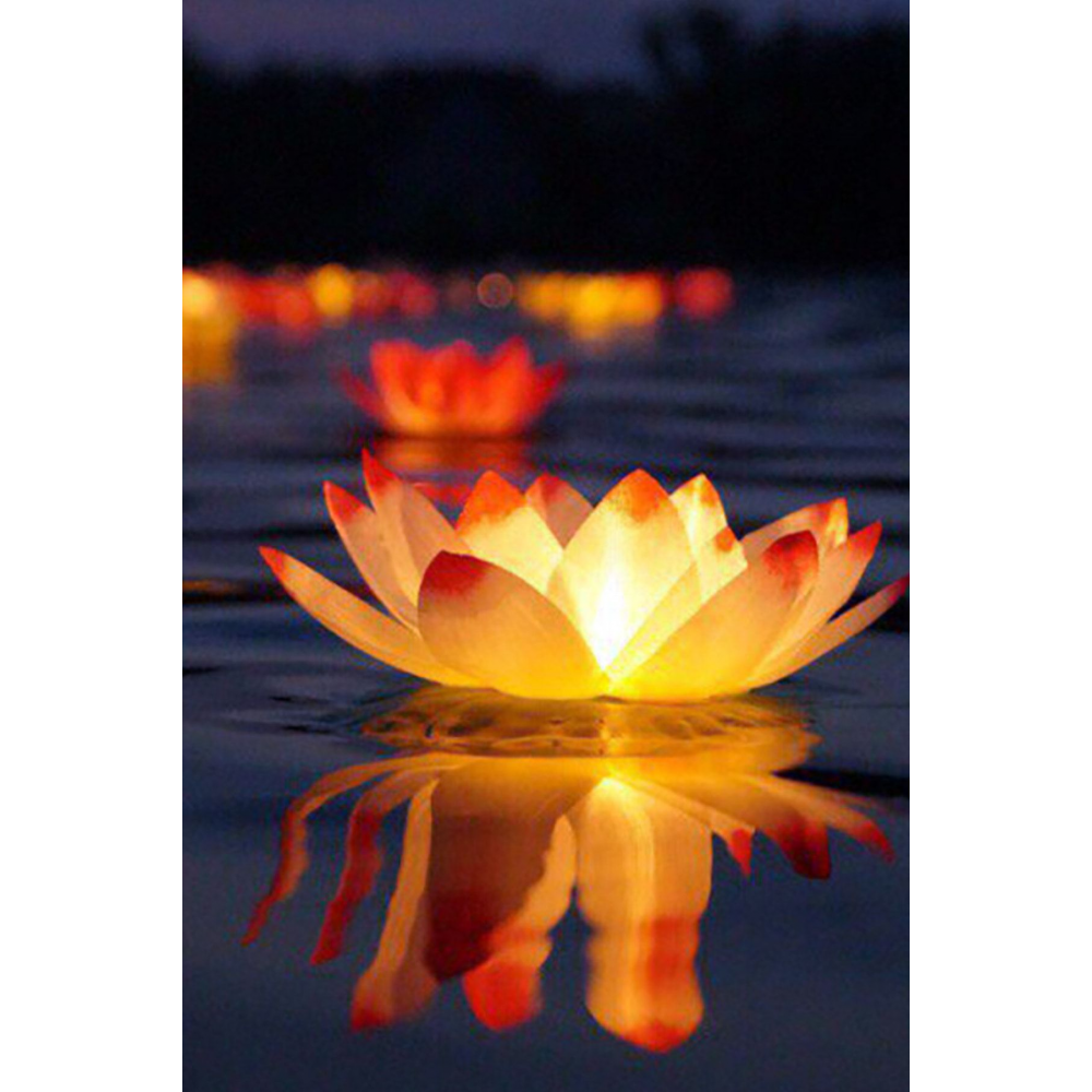 Nilüfer Çiçek Su Feneri T-ligth Mum Su Üzerinde Duran 18 Yaprak 8 Saat Yanan 16 X 16 cm