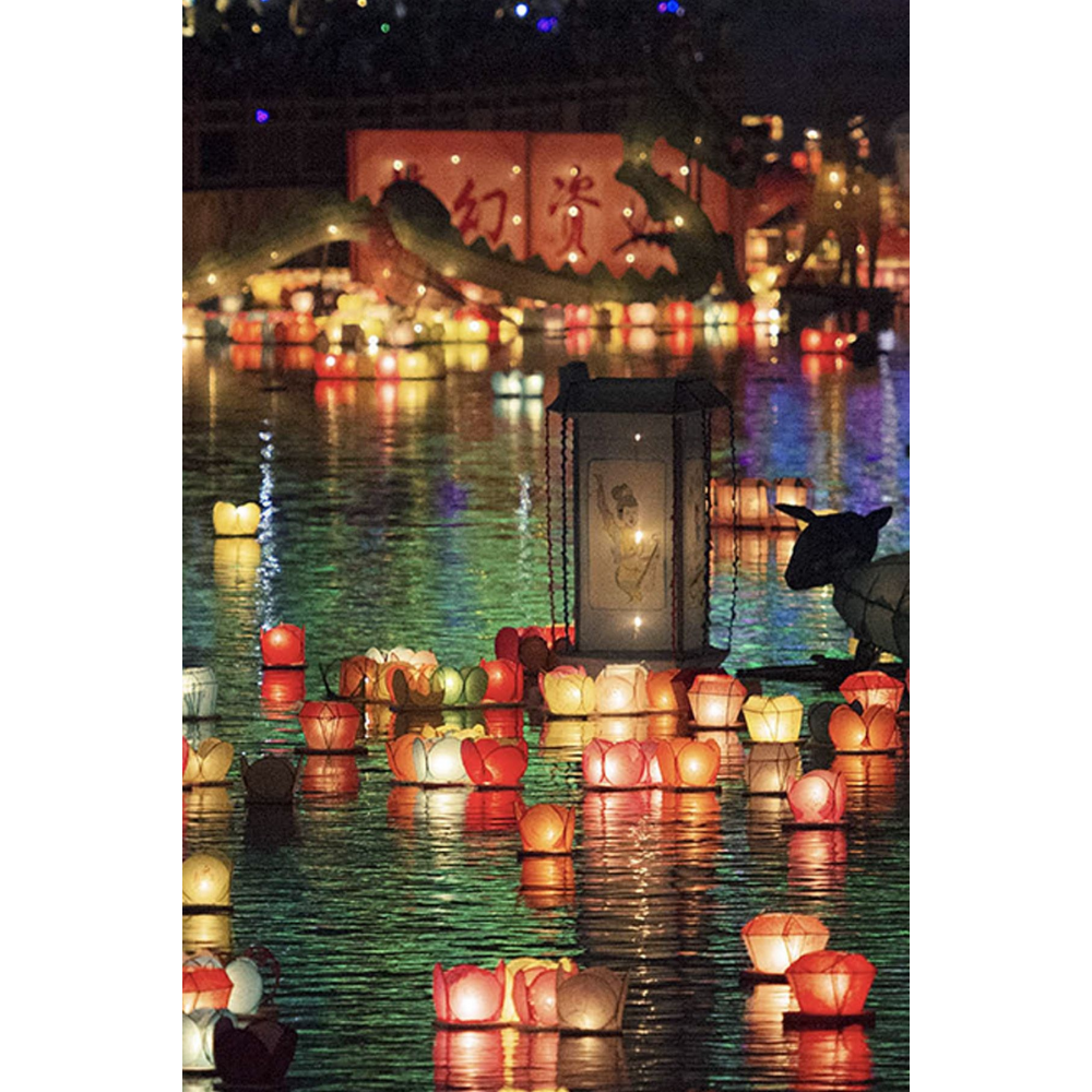 Nilüfer Çiçek Su Feneri T-ligth Mum Su Üzerinde Duran 18 Yaprak 8 Saat Yanan 16 X 16 cm