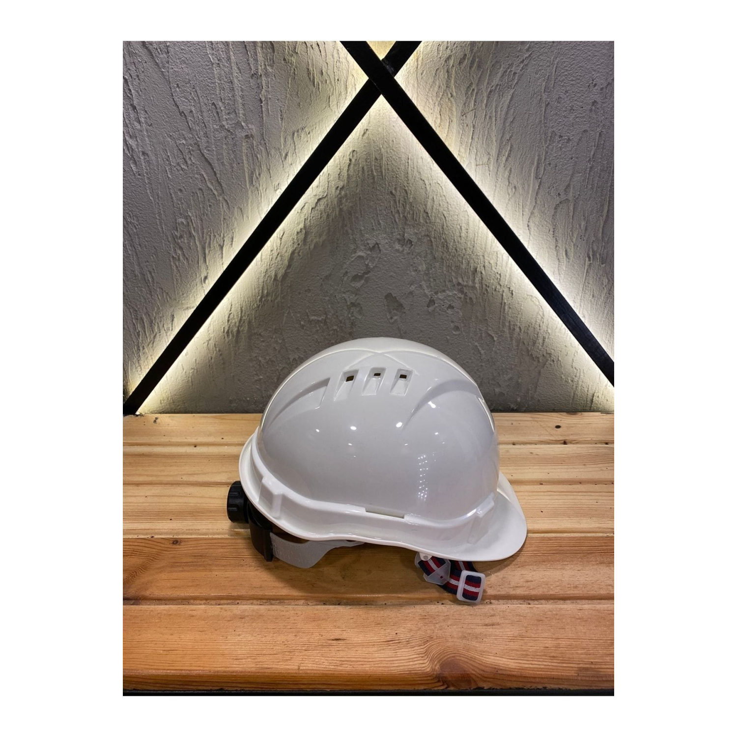 Vidalı Havalandırmalı Beyaz Baret