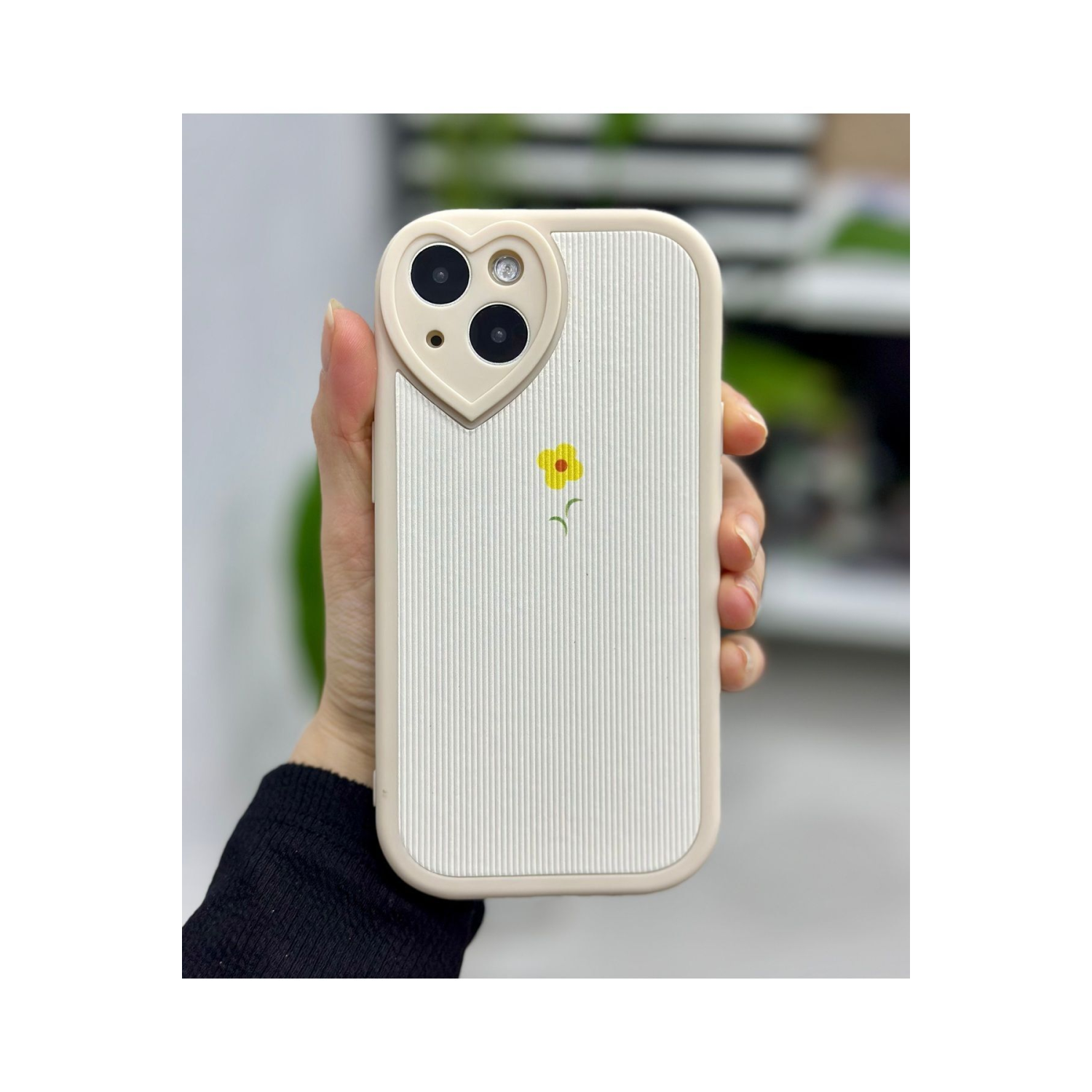 Iphone 13 Ve 14 Uyumlu Kamera Kalp Detaylı  Kaplama Çiçek Tasarımlı Kılıf