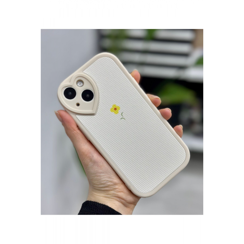 Iphone 13 Ve 14 Uyumlu Kamera Kalp Detaylı  Kaplama Çiçek Tasarımlı Kılıf