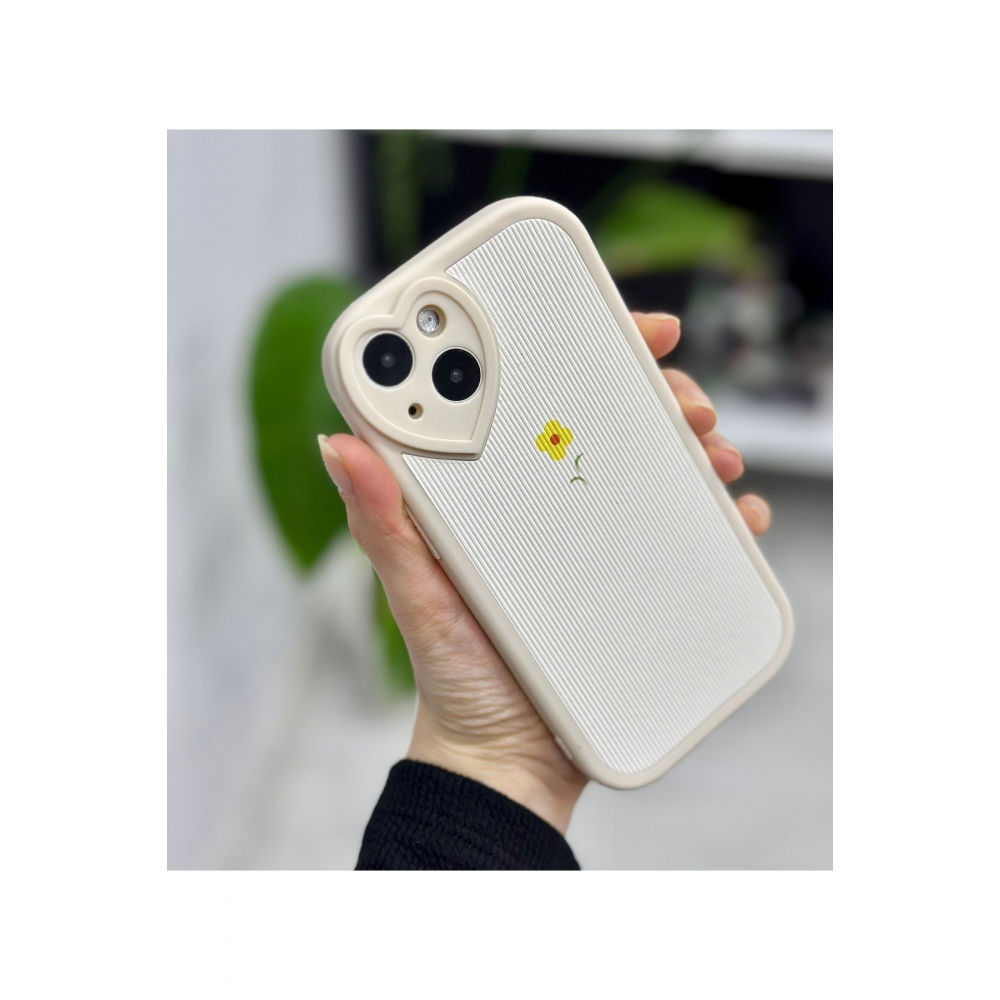 Iphone 13 Ve 14 Uyumlu Kamera Kalp Detaylı  Kaplama Çiçek Tasarımlı Kılıf