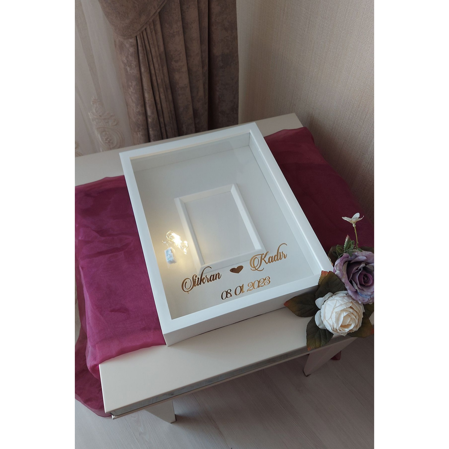 30x40 Cm Ledli ve İsimli Fotoğraf Bölümlü Tasarım Gül Kutusu Anı Çerçevesi! Ayna Çerçeve!