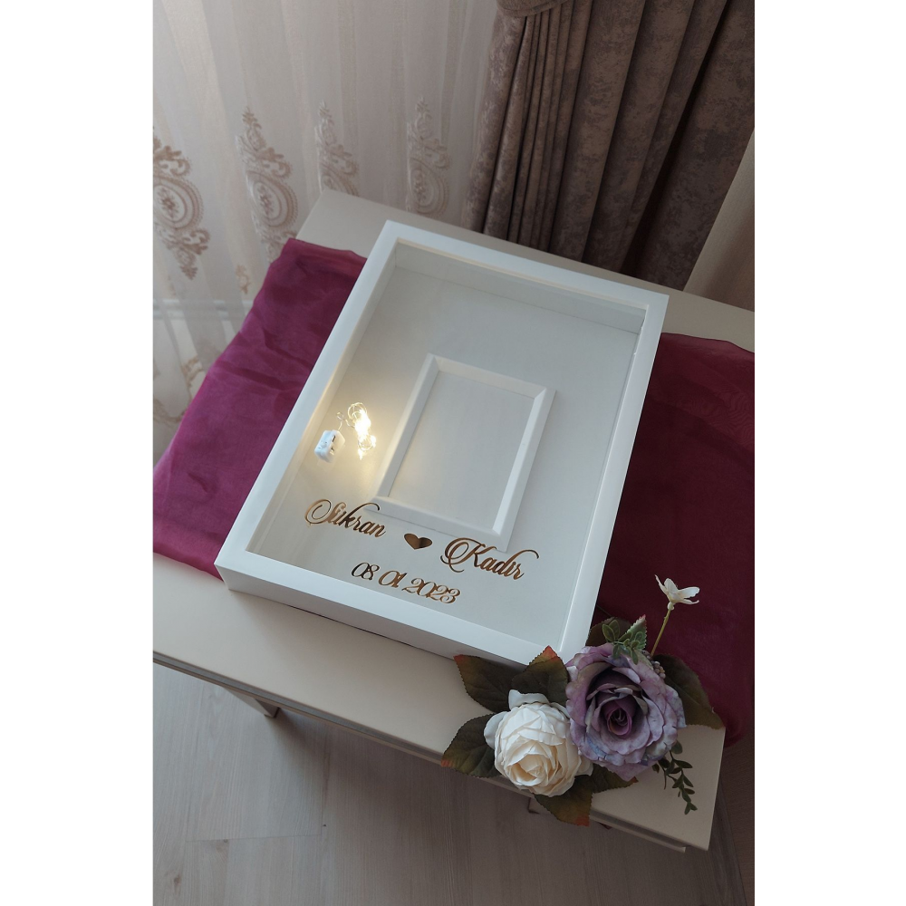 30x40 Cm Ledli ve İsimli Fotoğraf Bölümlü Tasarım Gül Kutusu Anı Çerçevesi! Ayna Çerçeve!