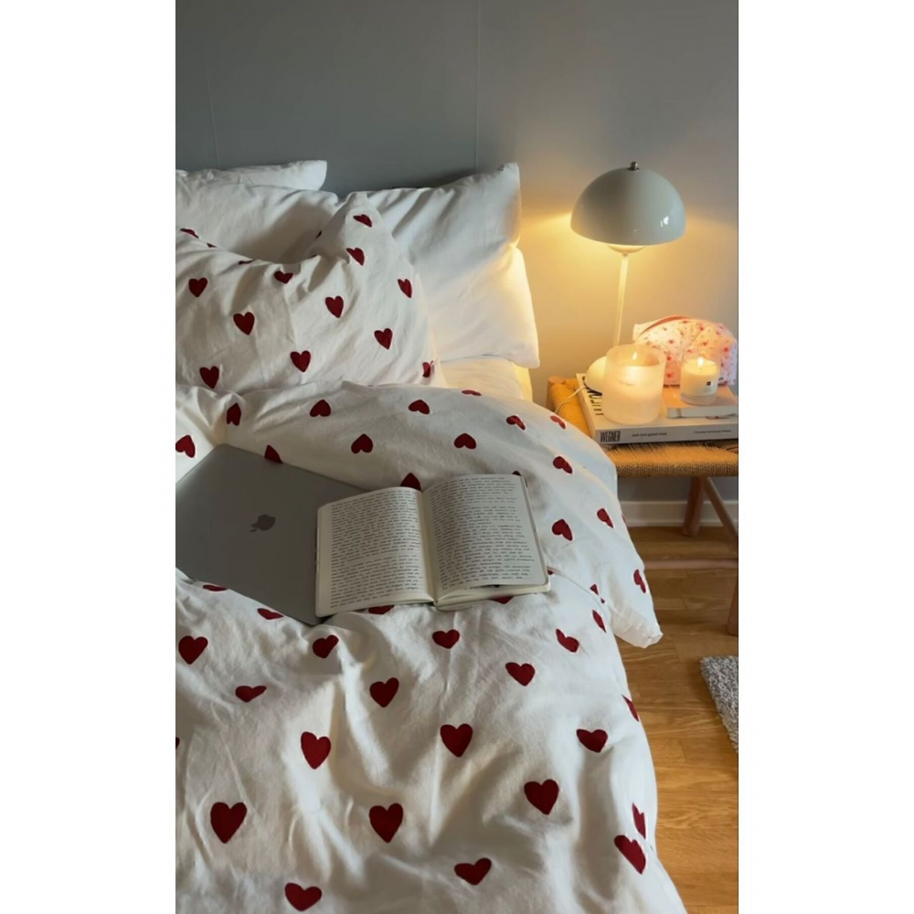 TEK KİŞİLİK KIRMIZI KALPLİ NEVRESİM SETİ (ÇARŞAFSIZ)