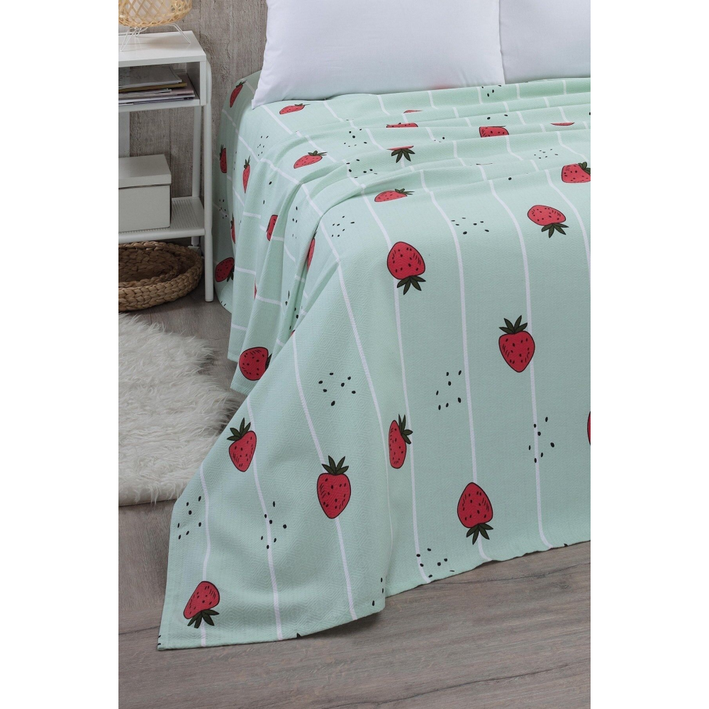 Çilek Desenli Tek Kişilik Pike Yatak Örtüsü 170 X 230