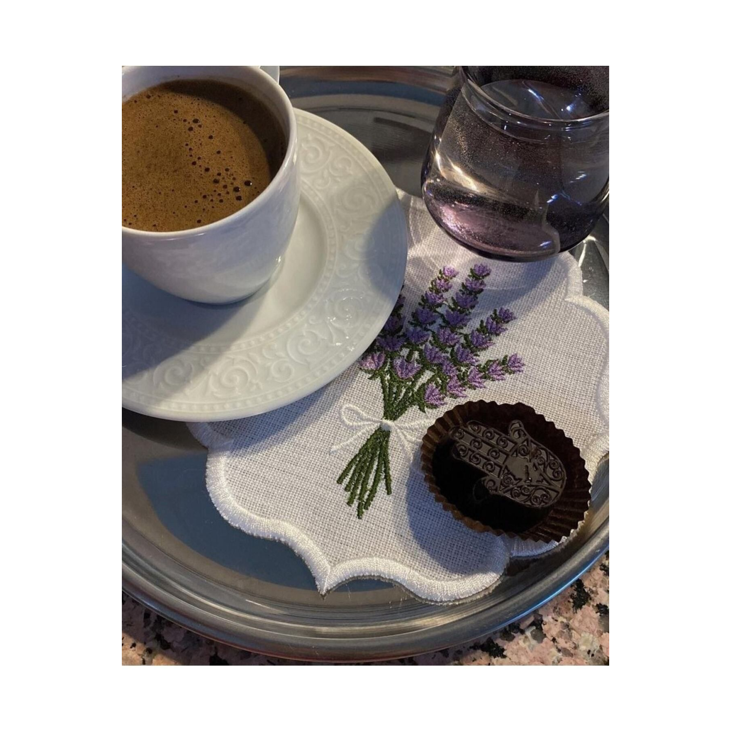 Kokteyl Ve Kahve Yanı Dekoratif Bardak Altlığı Nakışlı Sunum Peçetesi 1 Adet Lavanta Demeti