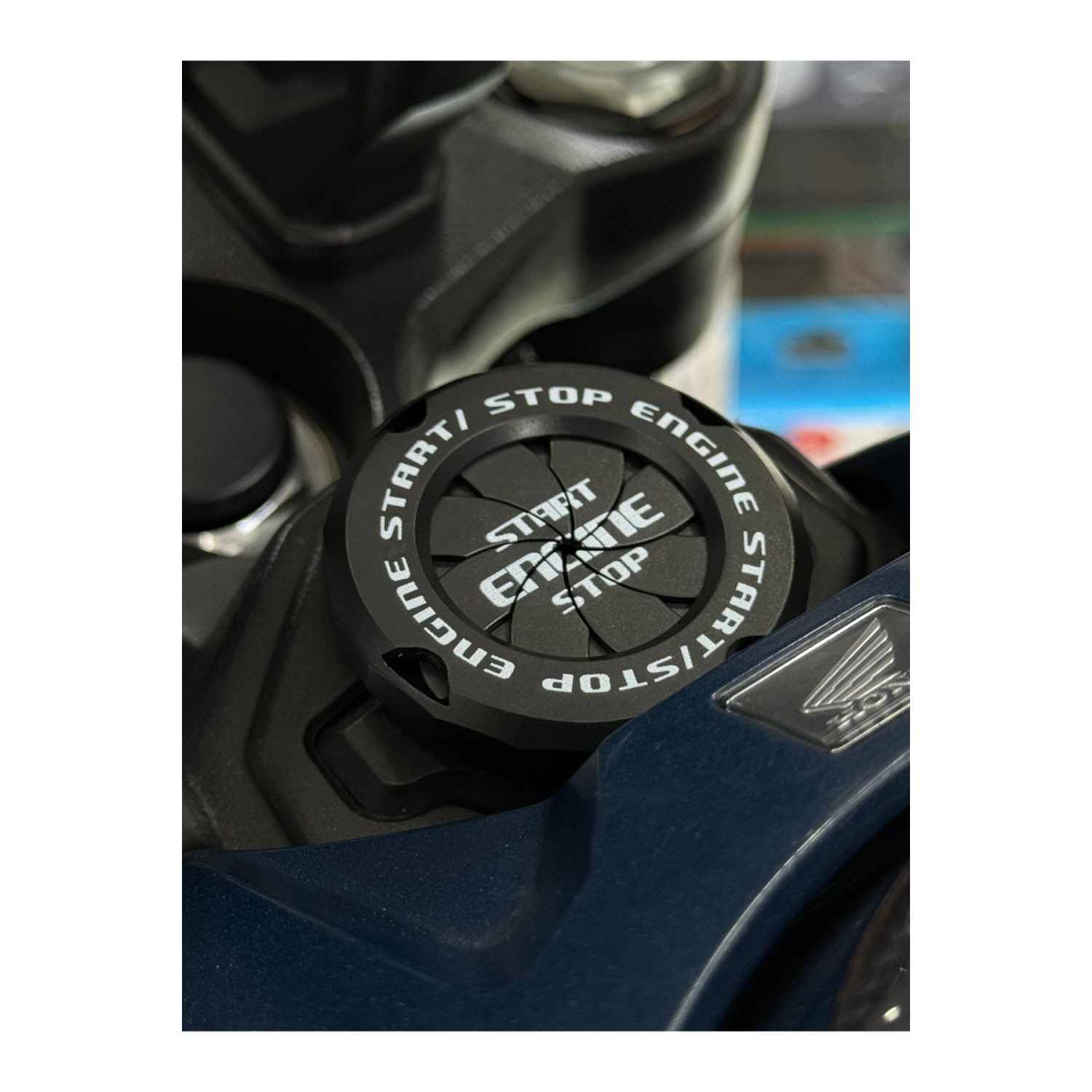 MOTOSİKLET SİYAH KONTAK KORUYUCU AKSESUAR DEKORATİF DÖNEN KAPAK