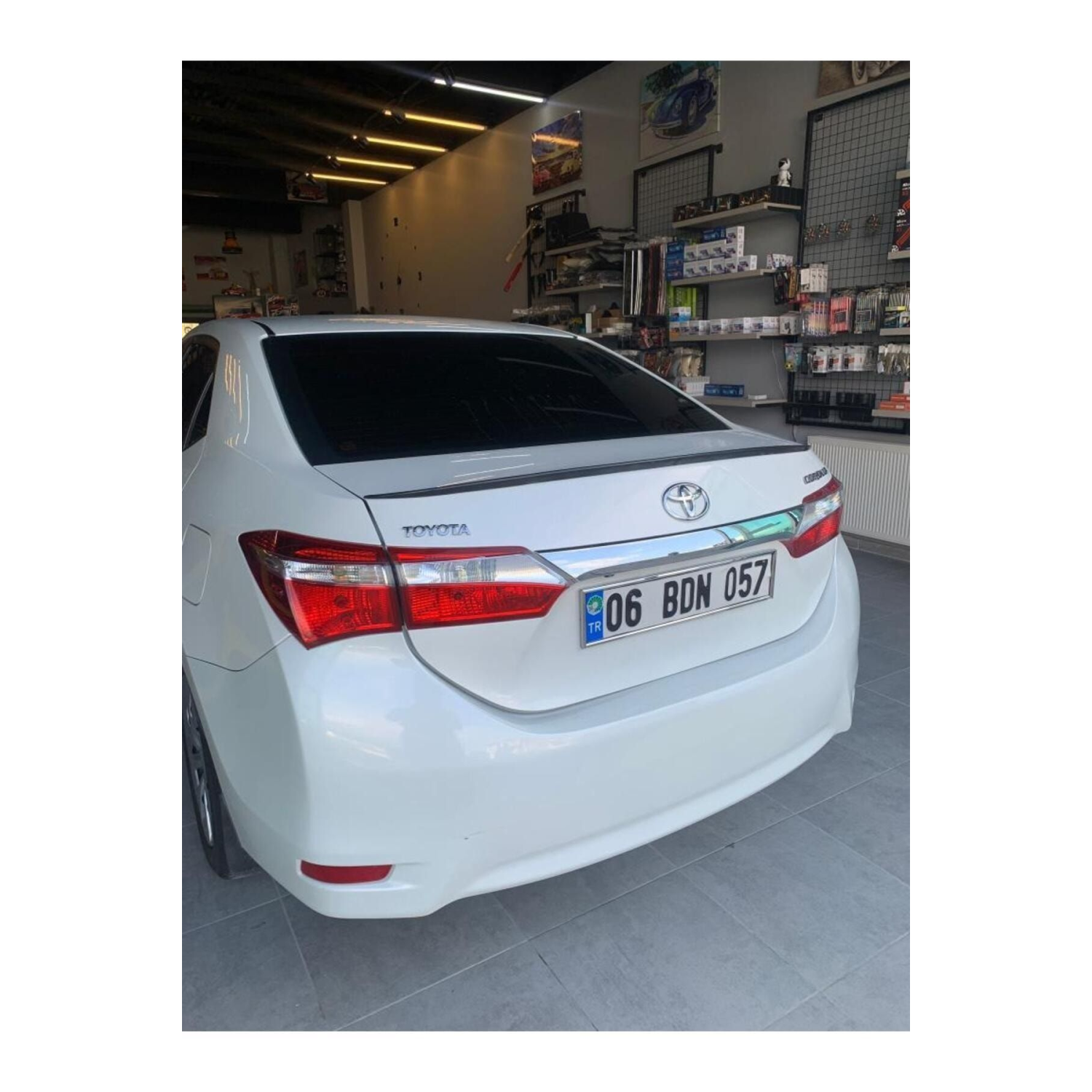 Toyota Corolla E170 Için Piano Black Anatomik Üniversal Spoiler 120cm Elastik Bagaj Üstü Çıta