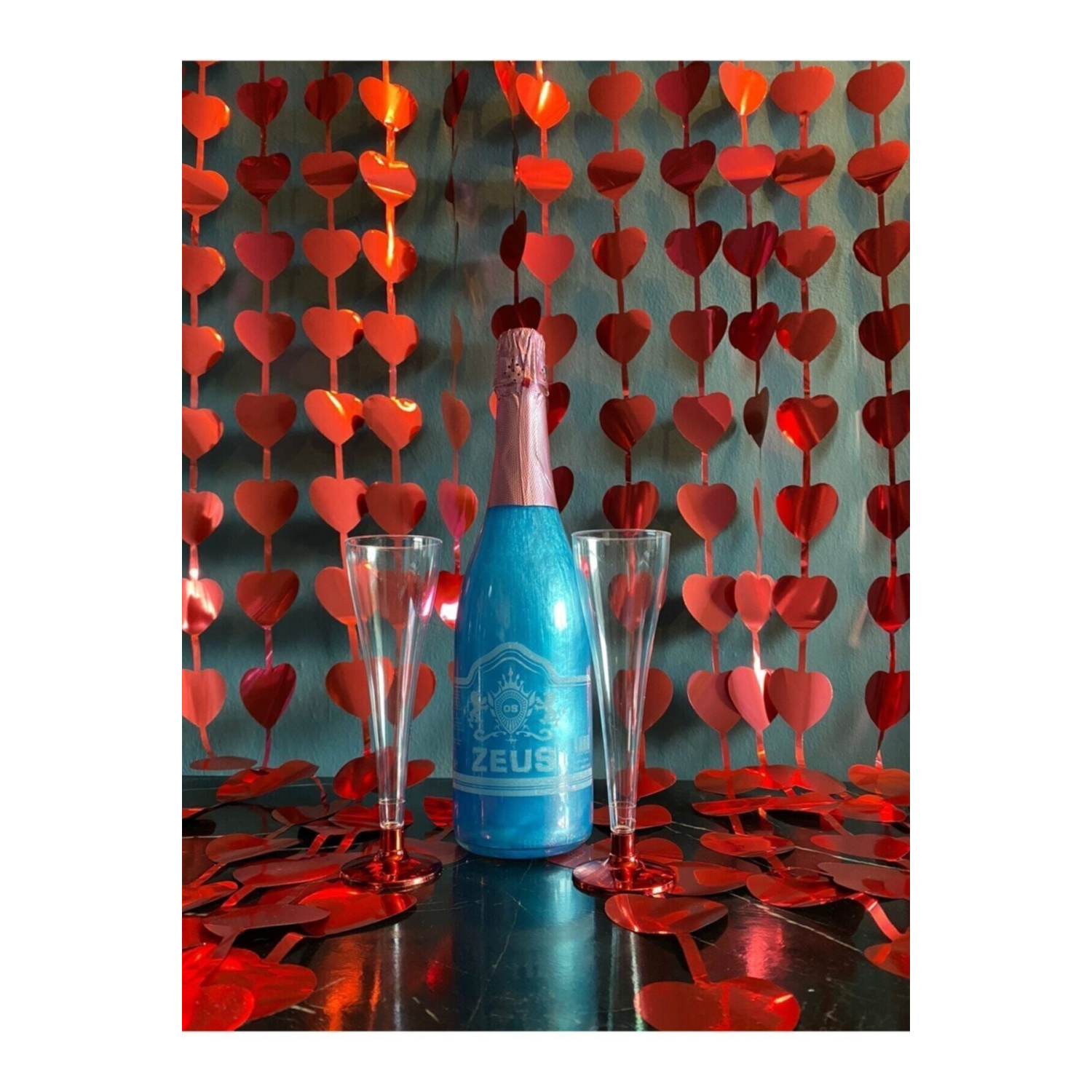 Alkolsüz Simli Yaban Mersini Aromalı Gazlı Içecek (2 Adet Kırmızı Bardak)