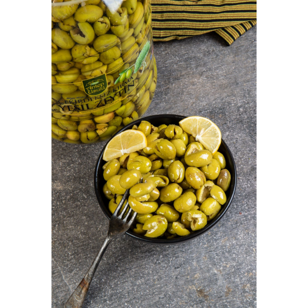 Nizip Kırma Çekirdeksiz Yeşil Zeytin 4500 Cc Bidon